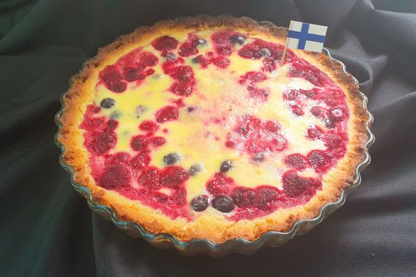 Finnish Berry Pie (Marjapiirakka) - Feels like Finland