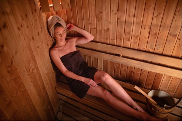 What to wear to sauna? Complete etiquette to Finnish sauna